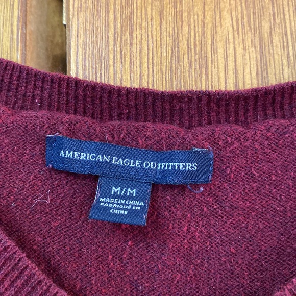 American Eagle Maroon Sweater Sz M - Picture 2 of 4
